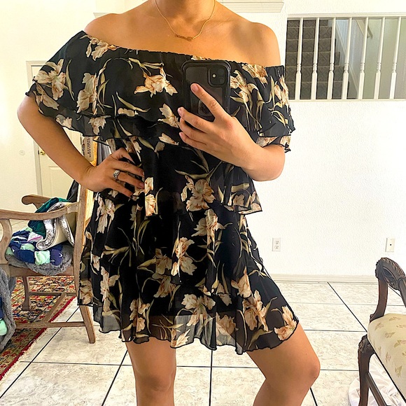 Forever 21 Dresses & Skirts - ✨forever 21 dress ruffles✨size M (NWT)